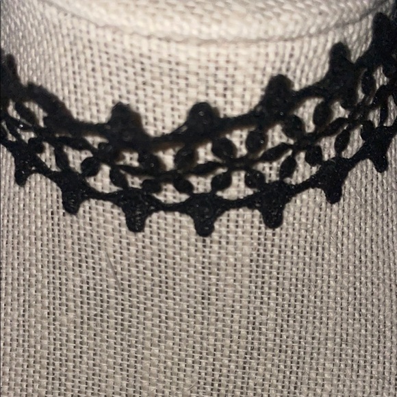 Black Geometric Choker Necklace with Intricate Design - Picture 2 of 3